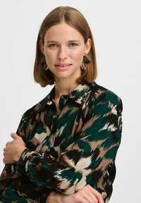 b.young BYJOSA CUFF SHIRT - Camicia - sea moss flower mix