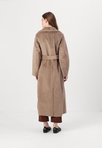 Guess ADA LONG  - Klasikinis paltas - taupe