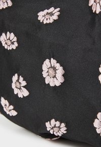 Thumbnail Image 5