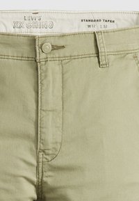 Thumbnail Image 7