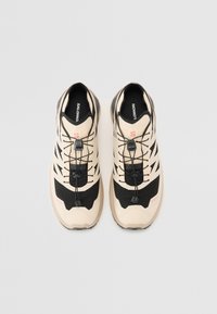 Salomon XA META GORE TEX - Pantofi drumeție - black/oxford tan/tender peach