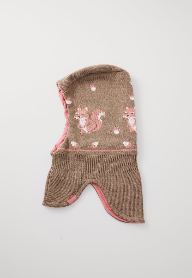 Braune Strick-Balaclava mit pinkem Futter, versehen mit Mustern von Eichhörnchen und Eicheln. Gerippter Rand am Saum und seitliche Öffnung für zusätzlichen Komfort.