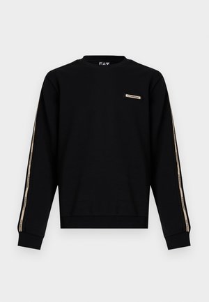 Svart sweatshirt med långa ärmar, rund halsringning och en logotypatch. Har kontrasterande band på ärmarna med text och ribbad fåll.