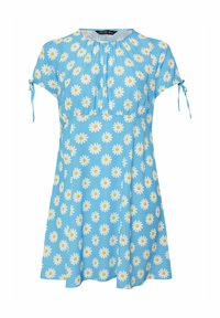 Vaaleansininen mekko, jossa on valkoisia päivänkakkaroita ja keltaisia keskustoja sisältävä kukkakuosi. Ominaisuuksiin kuuluvat lyhyet hihat, joissa on nauhat, ja kerätty pääntie.