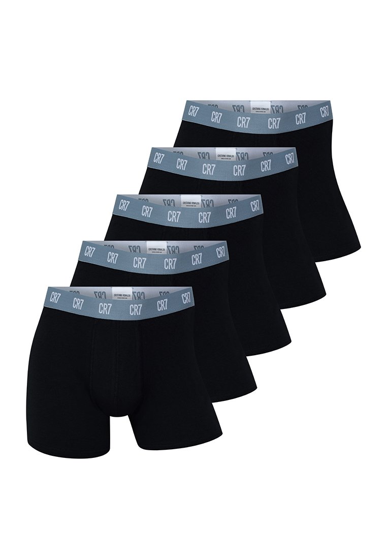 Cinco pares de calzoncillos boxers negros con una cinturilla elástica de color gris claro que presenta el logo "CR7". Textura suave, diseño ajustado, longitud hasta medio muslo.