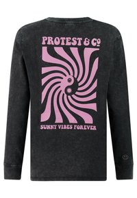 Schwarzes Langarmshirt mit pinkem, wirbelndem Sonnen- und Smiley-Design, oben der Text "PROTEST & CO" und unten "SUNNY VIBES FOREVER" auf der Rückseite.