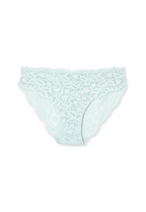 Ropa interior femenina de encaje floral azul claro con corte de tiro bajo y bordes ondulados sobre un fondo blanco.