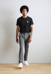 Lindbergh EMBROIDERY TEE - Camiseta estampada - space black