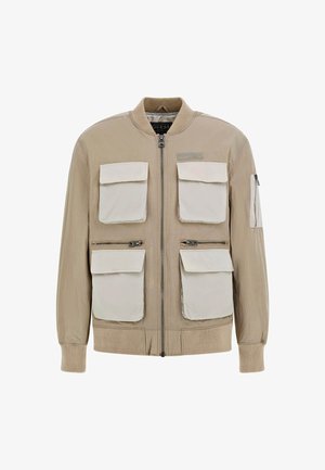 Khaki bomber jope, millel on neli suurt eesmist taskut, lukuga sulgemine, soonikkud ja ümmargune kaelus, millel on rindkere logo detail.