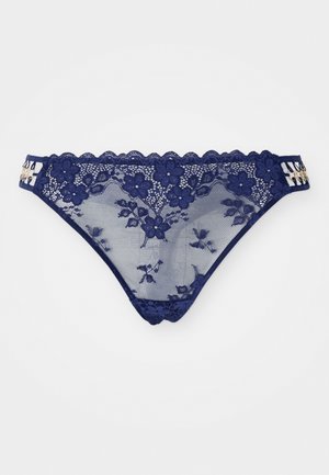 Navy blauwe kant strings met bloemenpatroon, gegolfde randen en accenten in goudkleur aan de zijkanten, met doorzichtige gaasdetails.