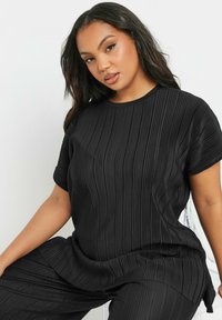 Yours Clothing SHORT SLEEVE PLISSE - Pusero - black