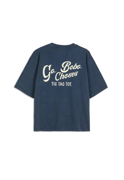 T-shirt in cotone blu navy con maniche corte, con testo stampato bianco: "Go Bobo Choses TIC TAC TOE" sul retro.