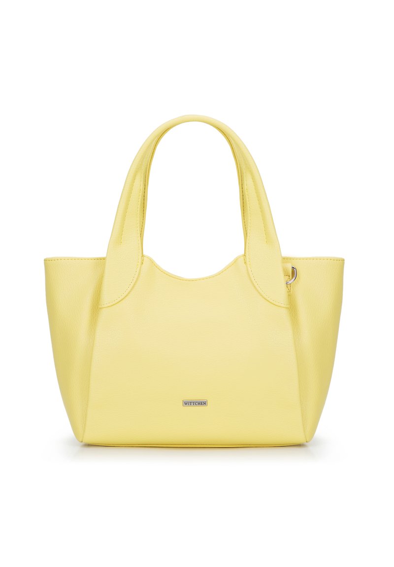 Bolso tote de cuero amarillo con una textura suave, asas redondeadas y un acento de logotipo plateado en la parte frontal. Diseño compacto y estructurado.