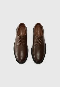 Tommy Hilfiger VOGUE LTH - Klassiset nauhakengät - legacy brown