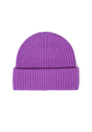 Bonnet en tricot violet avec une texture côtelée et un revers replié, fabriqué en matériau doux, avec une construction de sommet sans couture.