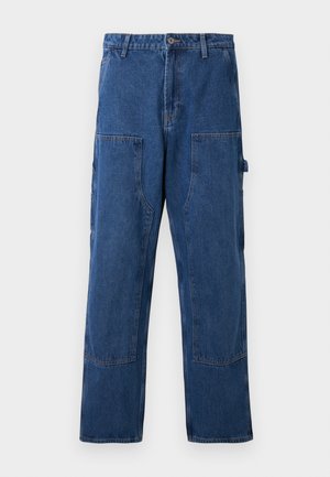 Blauwe denim cargobroek met een rechte pijp, twee grote zijzakken en een knoopsluiting op de taille. Stevige textuur en gestructureerd ontwerp.
