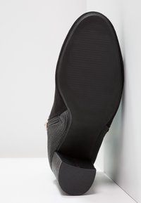 XTI Ankle boot