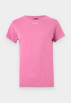 Φωτεινό ροζ κοντομάνικο μπλουζάκι με στρογγυλή λαιμόκοψη και μικρό λευκό λογότυπο "PINKO" στο κέντρο κοντά στο γιακά.