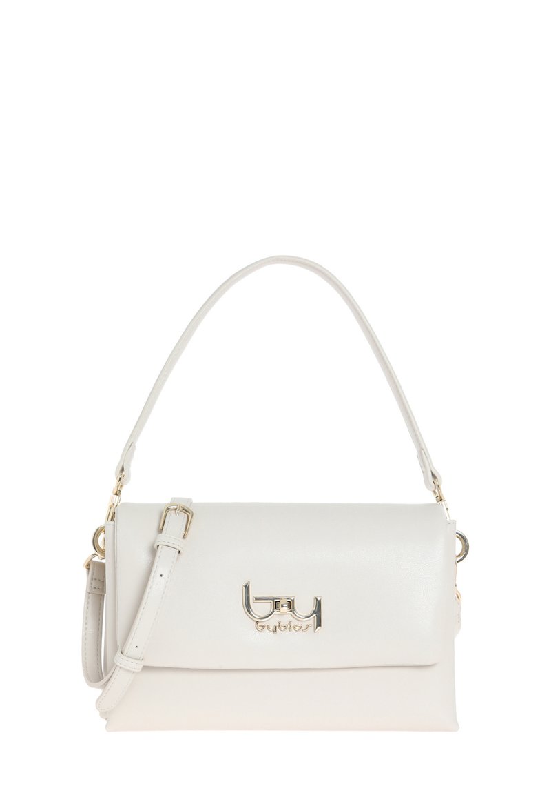 Borsa a tracolla in ecopelle bianca con dettaglio logato dorato, tracolla rimovibile e texture liscia. Forma rettangolare compatta, design minimalista.