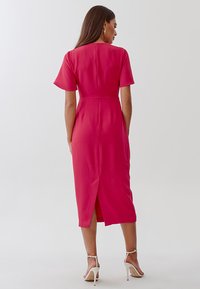 TUSSAH BELLE MIDI  - Enostavna obleka - hot pink