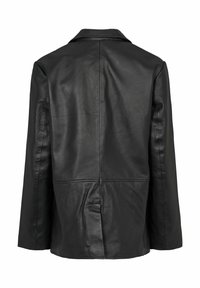 Mustast nahast bleiser kohandatud lõike ja kraega kaelusega, pikkade varrukatega ning sileda, tekstuurse pinnaga. Ainult tagantvaade.