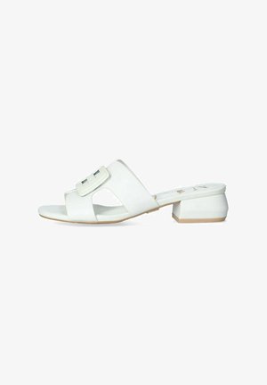 Sandali bianchi aperti con tacco basso a blocco. Realizzati in materiale sintetico liscio, con dettaglio di fibbia sovradimensionata e cinturini incrociati.
