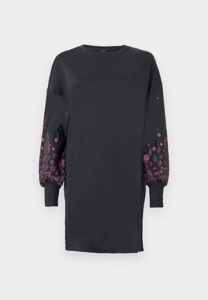 Tummanharmaa collegepaita-km dress, jossa on pitkät hihat ja burgundinvärisiä sekä vihreitä kukkakirjontoja hihansuissa. Pehmeä kangas, rento malli.