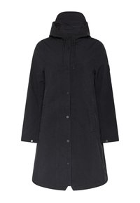 Črn vodoodporen plašč s kapuco, zaprt z osrednjim gumbom. Ima ravno krojenje in stranske žepke za praktičnost.