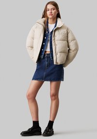 Calvin Klein Jeans MONOLOGO PUFFER - Bombejakke - pelican