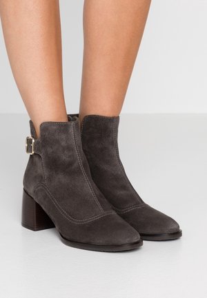 Ankle boots - grey