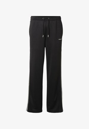 Mustat leveälahkeiset collegehousut, joissa valkoiset sivuraidat, joustava vyötärönauha, kiristysnyöri ja pieni valkoinen "PEGADOR"-logo reisiosassa.