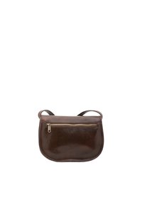 Borsa in pelle marrone con forma arrotondata, dotata di una tasca frontale con zip e due spallacci. Texture liscia con hardware minimale.