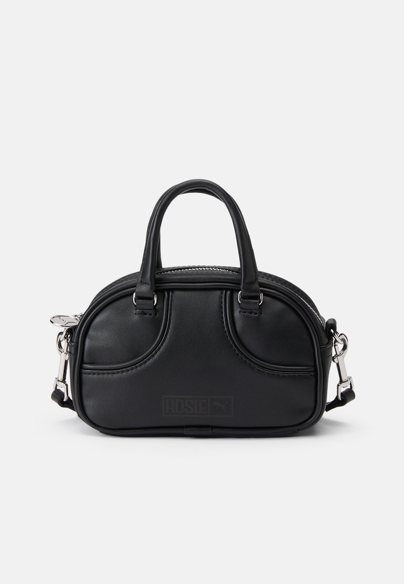 Μαύρη δερμάτινη τσάντα με διπλές λαβές, κλείσιμο με φερμουάρ και αποσπώμενος ιμάντας ώμου. Διαθέτει καμπυλωτό σχέδιο και ανάγλυφο λογότυπο μπροστά.