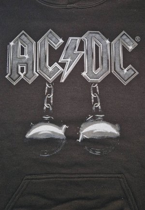 Zwarte hoodie met een "AC/DC" graphic in metallic zilver, versierd met kettingen en een belontwerp. Gemaakt van katoen en voorzien van een voorvak.