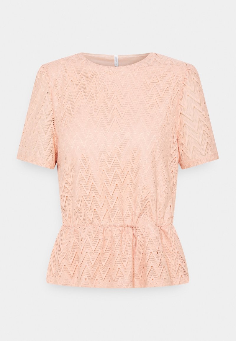 Top corto de color melocotón con mangas cortas, hecho de encaje con un patrón en zigzag, que presenta una cintura peplum y un escote redondo.