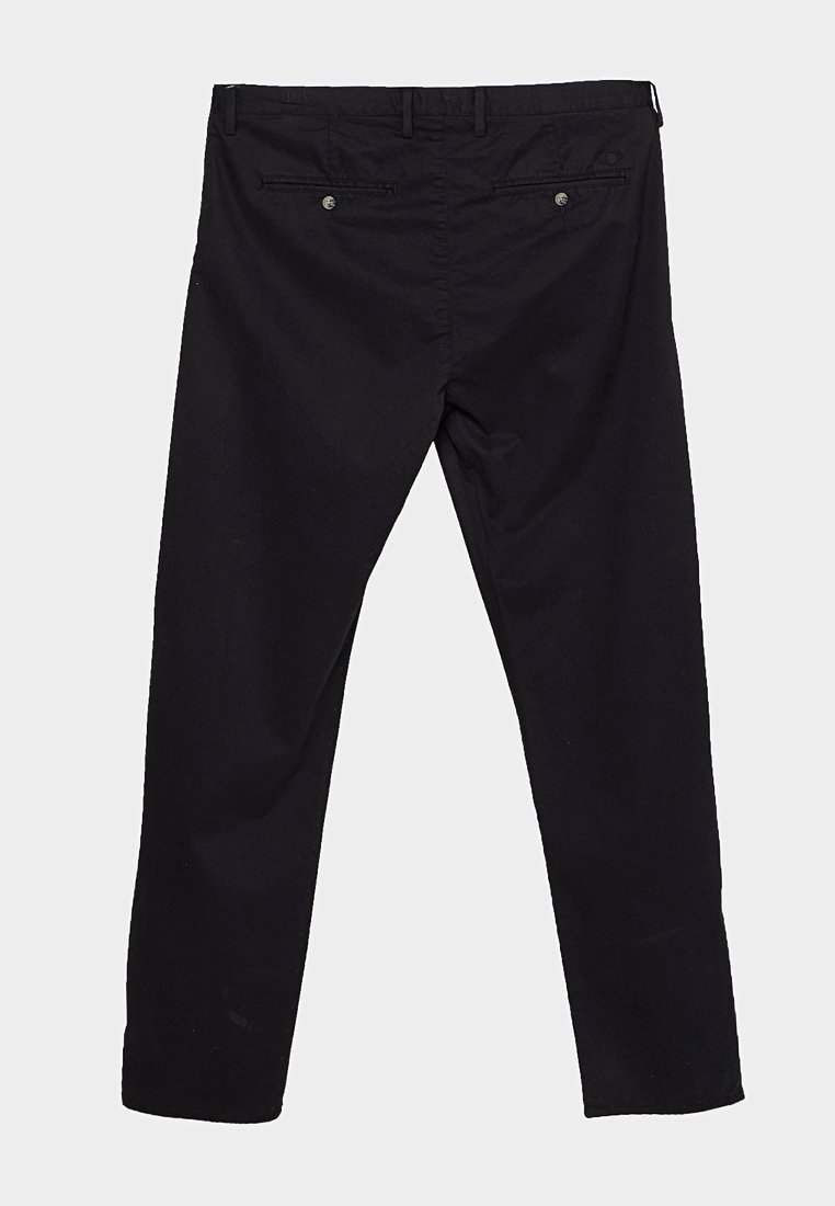 REGULAR FIT