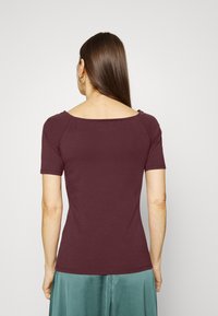 Modström TANSY - T-shirt básica - decadent chocolate
