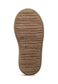 Suola di scarpa in gomma, forma arrotondata, strutturata con scanalature orizzontali e creste, presenta il logo in rilievo "Naturino" vicino al centro, di colore marrone chiaro.