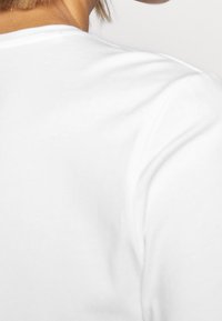 Emporio Armani Triko s potiskem - white