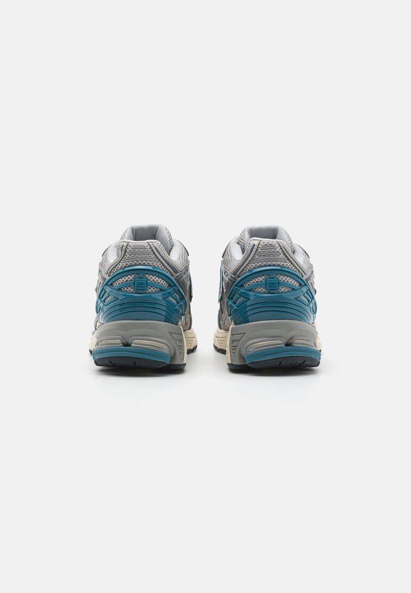 New Balance M1906 UNISEX - Sneaker low - silver metallic 