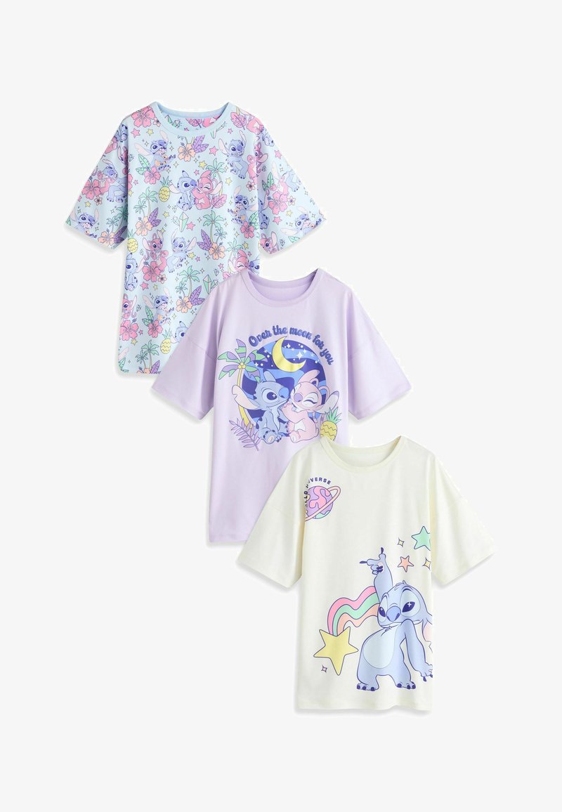 Tri detské tričká v pastelových farbách s kreslenými postavičkami, hviezdami, ananásmi a hravými motívmi na svetlomodrom, fialovom a krémovom pozadí.