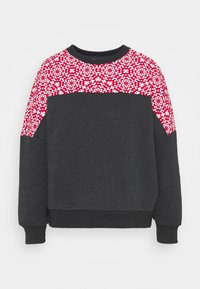 Sudadera negra con un cuello en forma de yugo de patrón geométrico en rojo y blanco. Presenta un cuello redondo y puños acanalados, diseñada para un ajuste relajado.