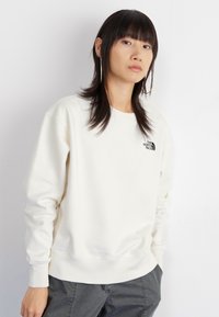 The North Face ESSENTIAL CREW - Sudadera - white dune