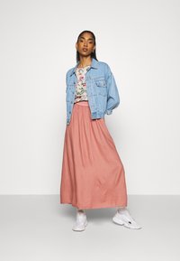 ONLY Blusa - cloud dancer