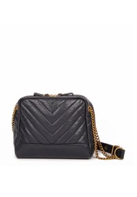 Unselected, black