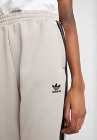adidas Originals Träningsbyxor - grey