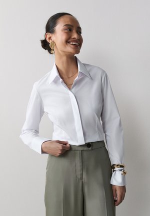 Next, REGULAR FIT - 2 PACK FITTED STRETCH ESSENTIAL LONG SLEEVE SHIRT - Chemisier - white