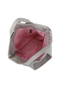 Borsa tote grigia con esterno morbido e fodera interna rosa, caratterizzata da un motivo ripetuto di Hello Kitty, tasca con zip e doppi manici in tessuto.