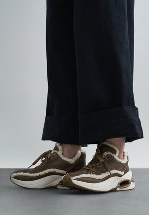 MICHAEL Michael Kors TONI - Sneaker low - husk