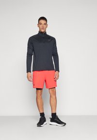 Under Armour VANISH WOVEN - Shorts 2 en 1 - racer red/black